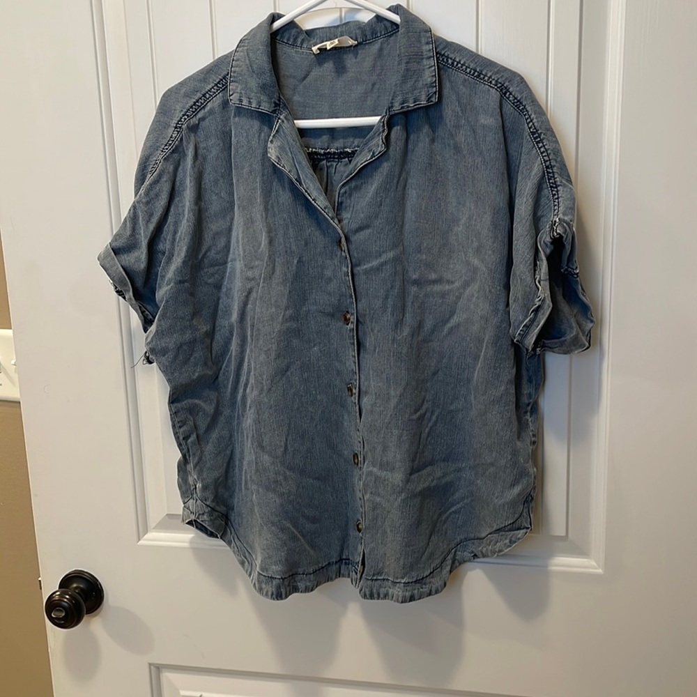 Easel denim button up, short sleeve. Size M